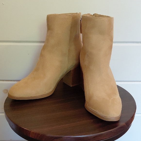 Joe Fresh Tan Ankle Boots with Block Heel - Picture 1 of 6